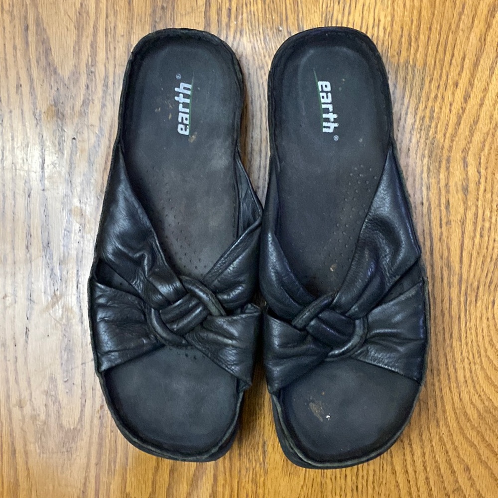 Black leather sandals by earth women’s size 10